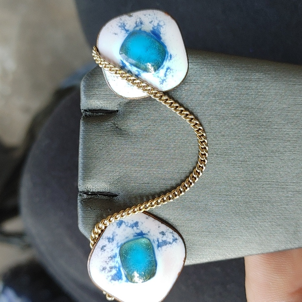 Blue Opal blouse clip